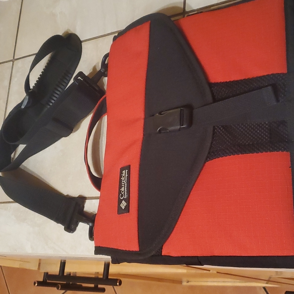 Columbia Sportswear Padded Tablet Journal Expandable Case